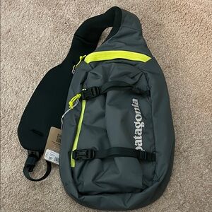 Patagonia nouveau green atom sling 8L - new NWT